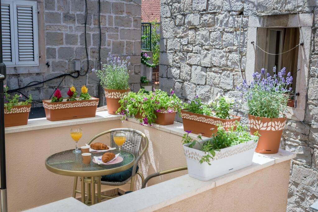 Diva 1,Stylish Old Town Studio Apartment Near Beach سبليت المظهر الخارجي الصورة