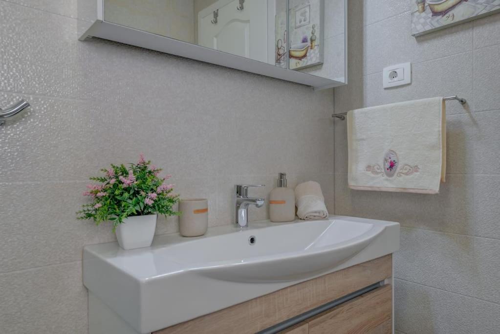 Diva 1,Stylish Old Town Studio Apartment Near Beach سبليت المظهر الخارجي الصورة
